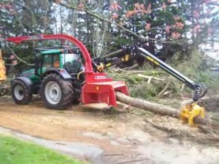 260 cv valtra avec broyeur FSI tp 400