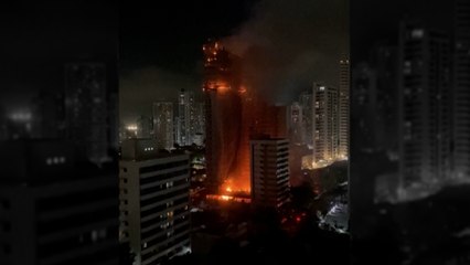 Un incendio devora un edificio en construcción en Brasil