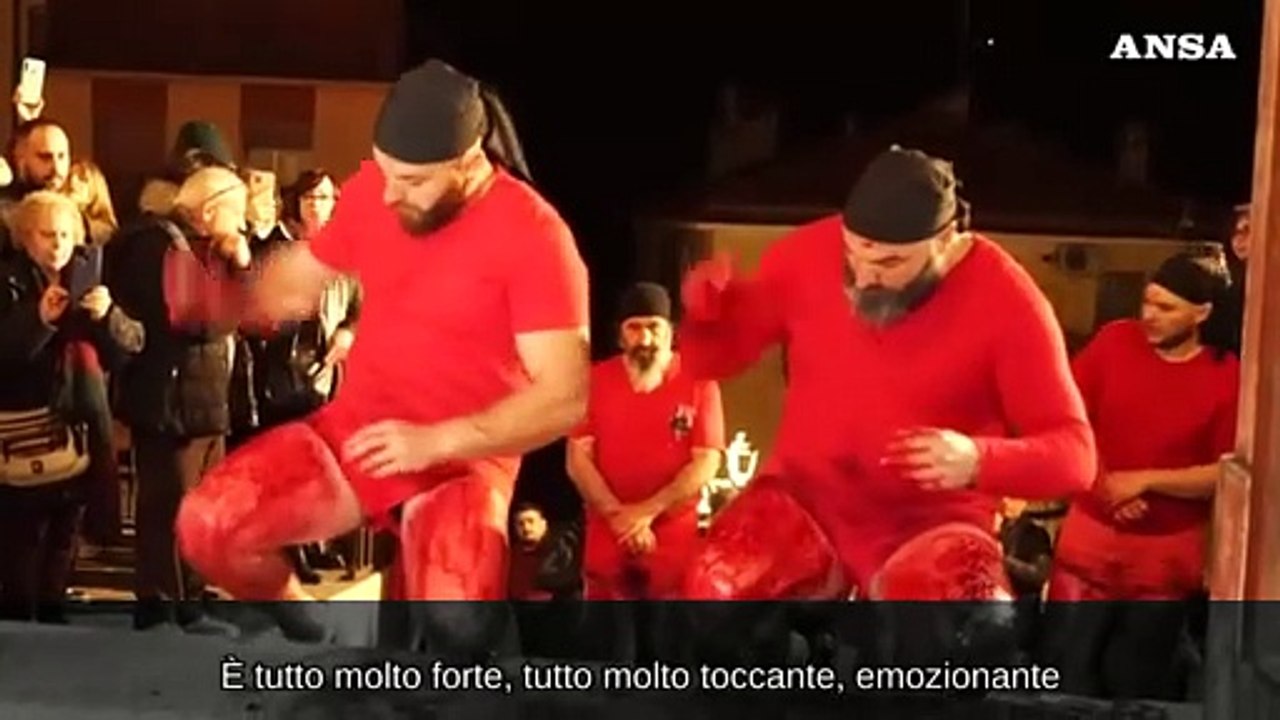 Rito dei battenti in Calabria, un flagellante: "Lo faccio per la mia forte devozione"