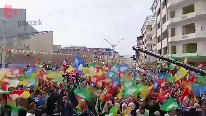 DEM Parti'nin coşkulu Van mitingi başladı