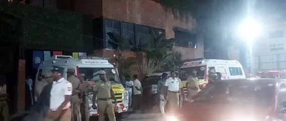 VIDEO: चेन्नई में आलवरपेट के सेखमेट पब की छत का एक हिस्सा गिरा, तीन श्रमिकों की मौत