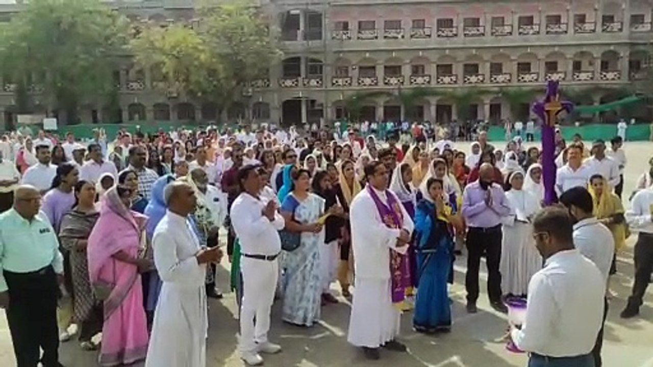 Good Friday: अजमेर में ​गुड फ्राइडे पर किया जीस...