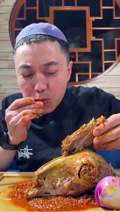 Goat Head Boiled and Put a Hot Sauce