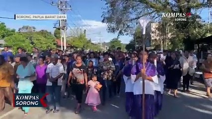 Download Video: Peringati Kisah Sengsara Yesus Umat Katolik Ibadah Jalan Salib