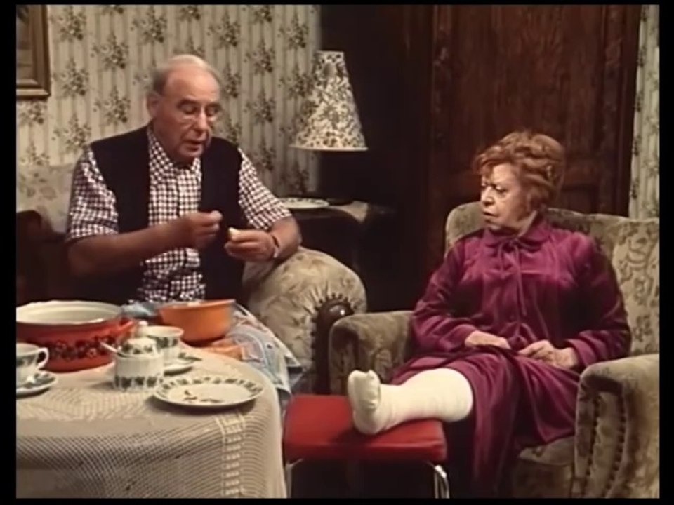 Drei Damen vom Grill - Ganze Serie - Staffel 3/Folge 5  'Crepe Romana' - 1982