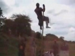 Lachvandedag.nl - Afrikaanse paaldanser