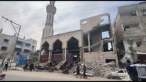 Gaza, la preghiera del venerdì a Rafah nella moschea distrutta