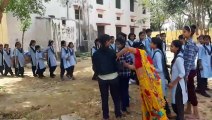 By taking out a rally, girl students gave the message of voting awareness, public representatives should have a clean image...watch video.