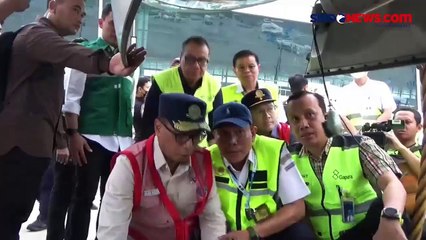 Скачать видео: Menhub Tinjau Kelayakan Pesawat di Bandara Soekarno-Hatta, Singgung Antisipasi Delay