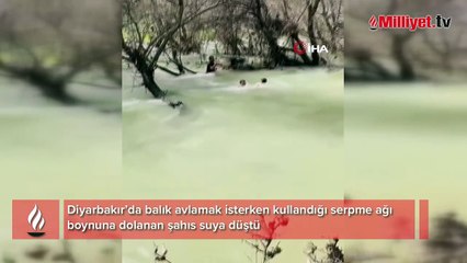 Korku dolu anlar! Balık avlamak isterken ortalık karıştı arkadaşları zor kurtardı