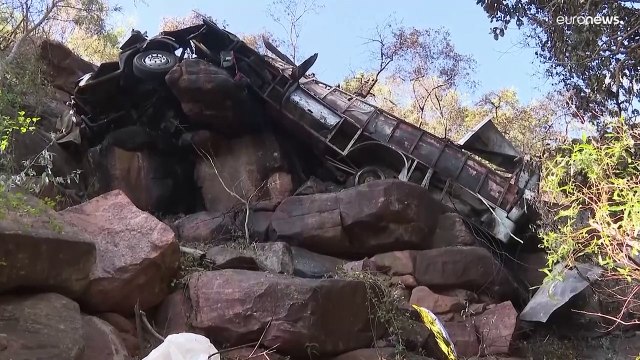 شاهد: مقتل 45 شخصاً في حادث حافلة بجنوب إفريقيا