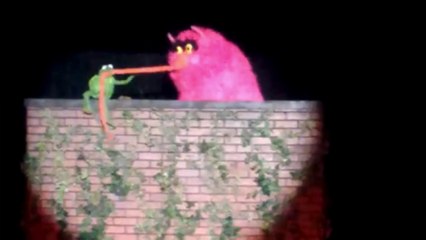 The Hilarious Glow-Worm Skit From “World Of String Puppet Show” In Texas State Fair With An Erna Sack Record!