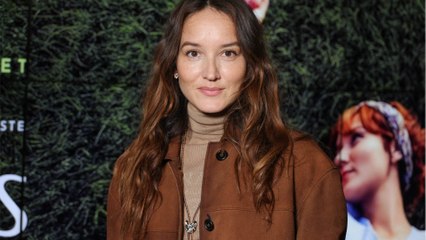 Voici - Anaïs Demoustier enceinte : la comédienne dévoile son baby bump pour une annonce surprise !