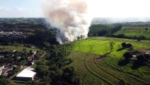 Bombeiros tentam conter incêndio ambiental entre os bairros Guarani e San Marinho