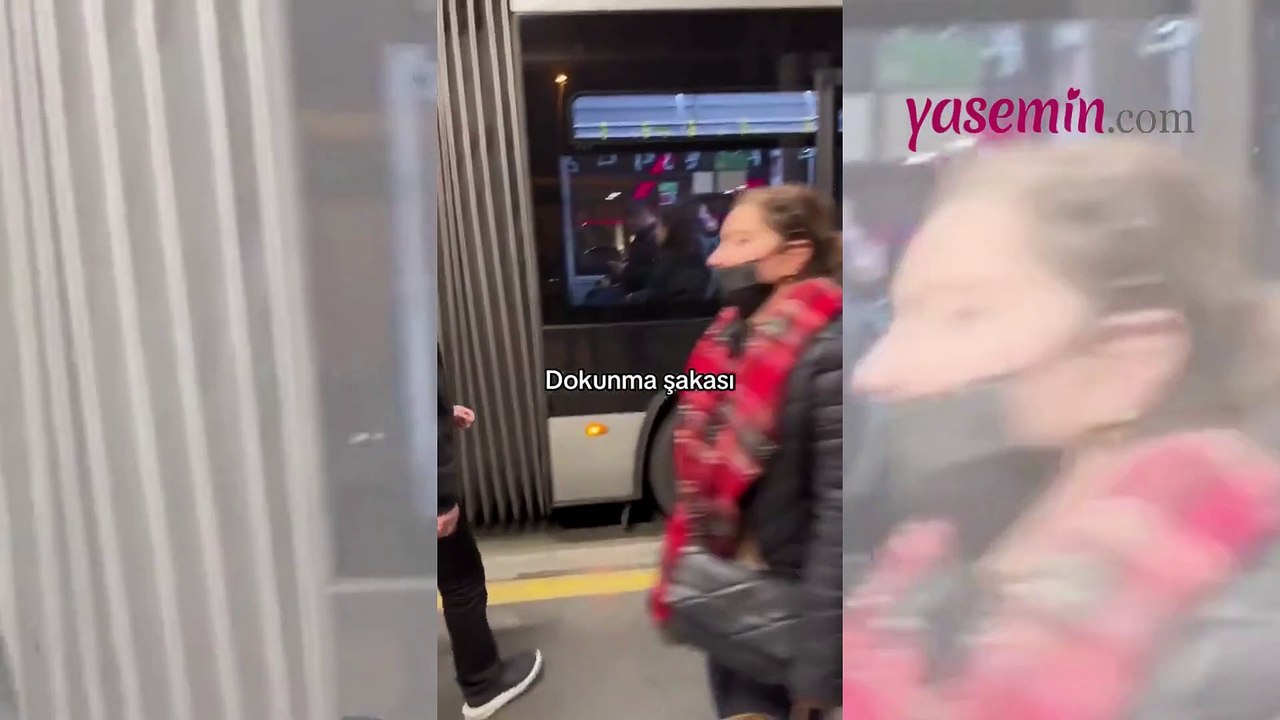 Otobüs yolcularına yaptığı 'dokuma şakası' izle...