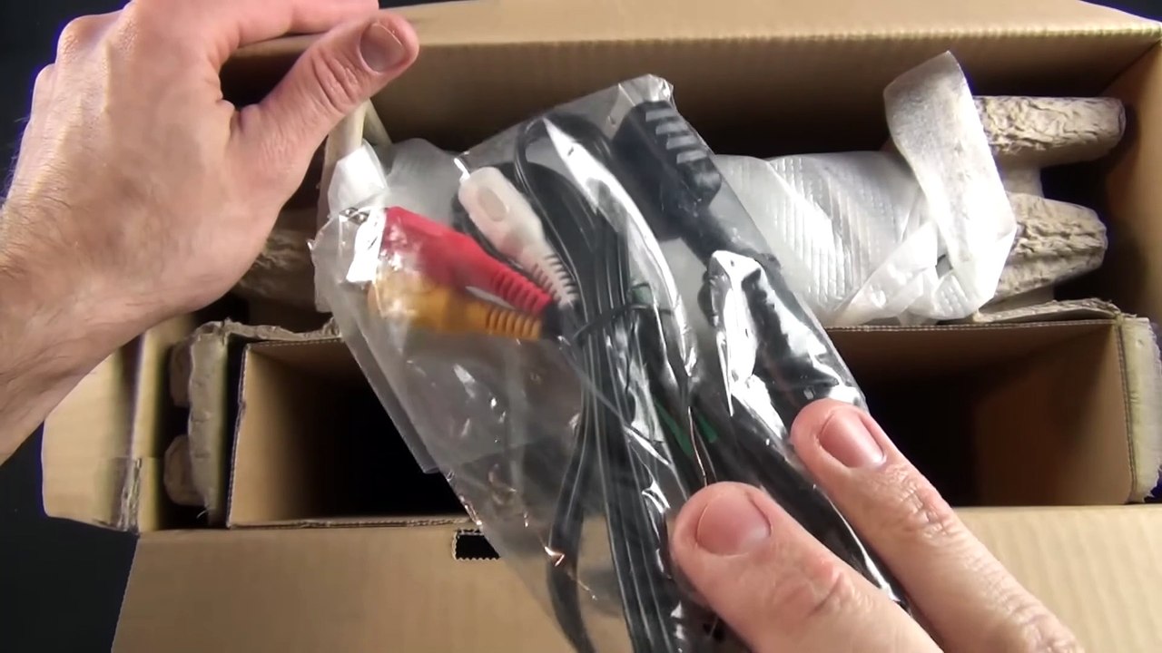 Sony PS3 Slim 320GB： Unboxing