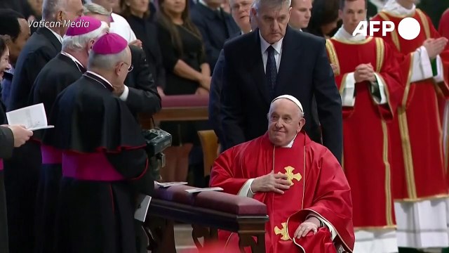 El papa anula a último minuto su participación en el Vía Crucis del Viernes Santo