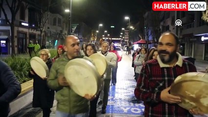 Uşak'ta Öğretmenler Sahura Davul Çalarak Vatandaşları Uyandırdı