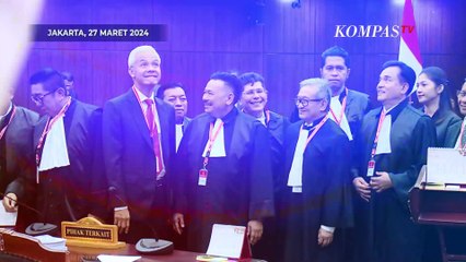 Ganjar-Mahfud Foto Bareng Pengacara Prabowo-Gibran di Sidang MK