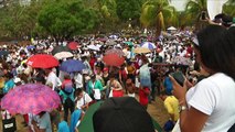 Nicaragüenses celebran viacrucis restringido a los alrededores de los templos