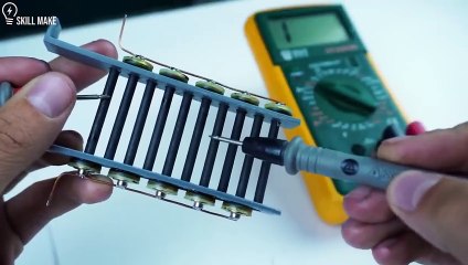 Making a Simple Hydrogen Generator from old battery - Water into Hydrogen