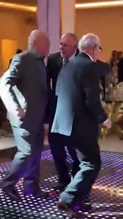 Vieillir ensemble, ce n’est pas ajouter des années à la vie, mais de la vie aux années. #année #vieillir #vivre #lavie #danser #heureux #joiedevivre #joies