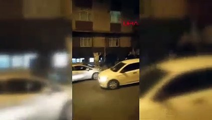 İstanbul- Sultangazi'de sokak ortasında komşular arasında sopalı kavgası