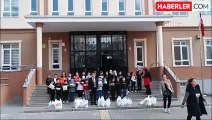 Ankara Keçiöre'nde Şehit Fatih Erdoğan İlkokulu öğrencileri ihtiyaç sahibi çocuklarla paylaştı