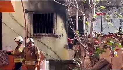 İstanbul'da büyük yangın: 4 ev kül oldu