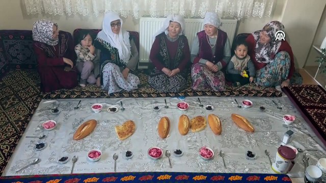 Van'daki Kırgız Türkleri ramazan boyunca aynı sofrada iftar yapıyor