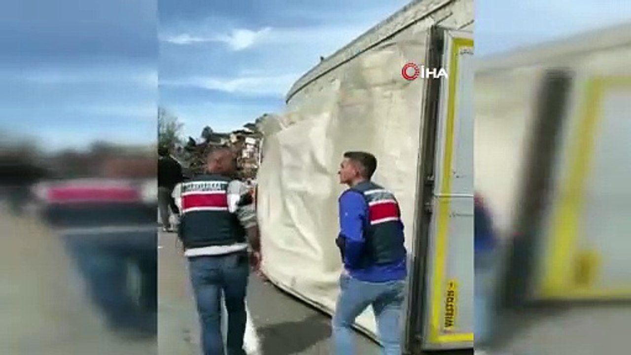 D-100'de dehşete düşüren kaza: 4 ölü, 3 yaralı