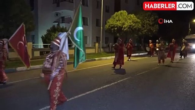 Mehteran ve bando takımları sahurda sokakları inletti