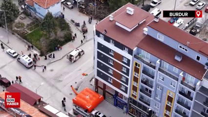 Burdur'da eşi çocuklarını göstermiyor diye çatıya çıktı, aynı akşam eşini darp etti