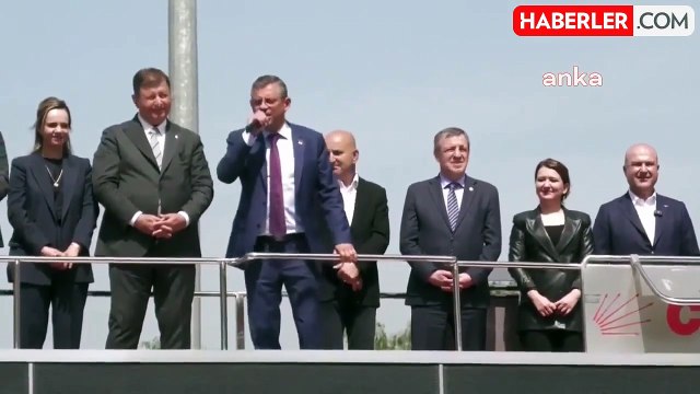 CHP Genel Başkanı Özgür Özel, AKP'nin İzmir Büyükşehir Belediye Başkan adayı Hamza Dağ'ın içkili mekanları ziyaret etmesini eleştirdi