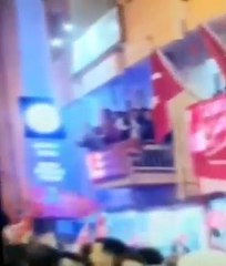 Denizli'de CHP'lilerin kutlamasında ilçe binasının balkonu çöktü, ikisi ağır 8 kişi yaralandı