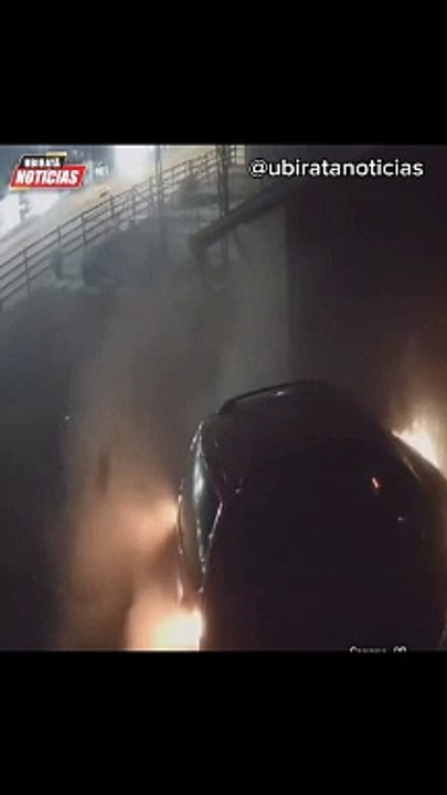 Vídeo mostra carro invadindo quintal e batendo em residência na região de Goioerê