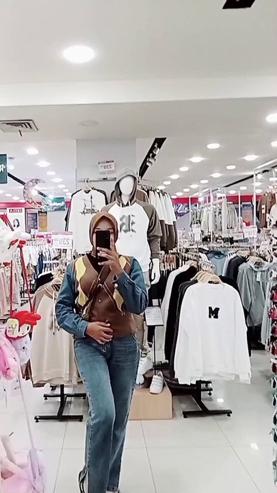 video buying Eid clothes