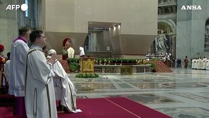 Il Papa nella basilica vaticana per la messa del Crisma