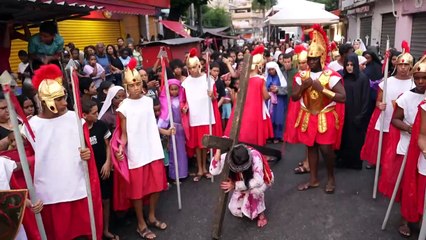 Encenação da Paixão de Cristo no Complexo do Alemão