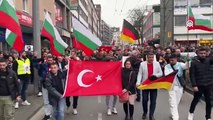 Almanya'da kundaklama sonucu çıkan yangında ölenler için yürüyüş düzenlendi