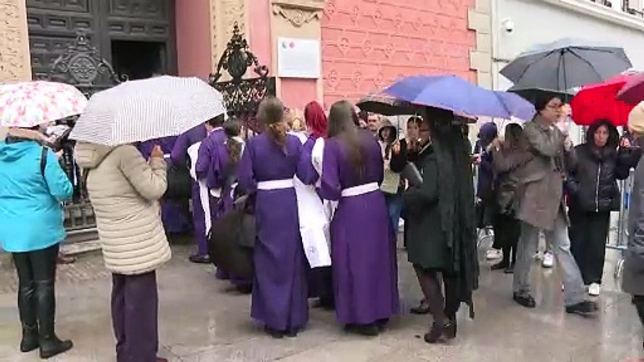 Las procesiones de Semana Santa se despiden en la capital este Sábado Santo con la Soledad