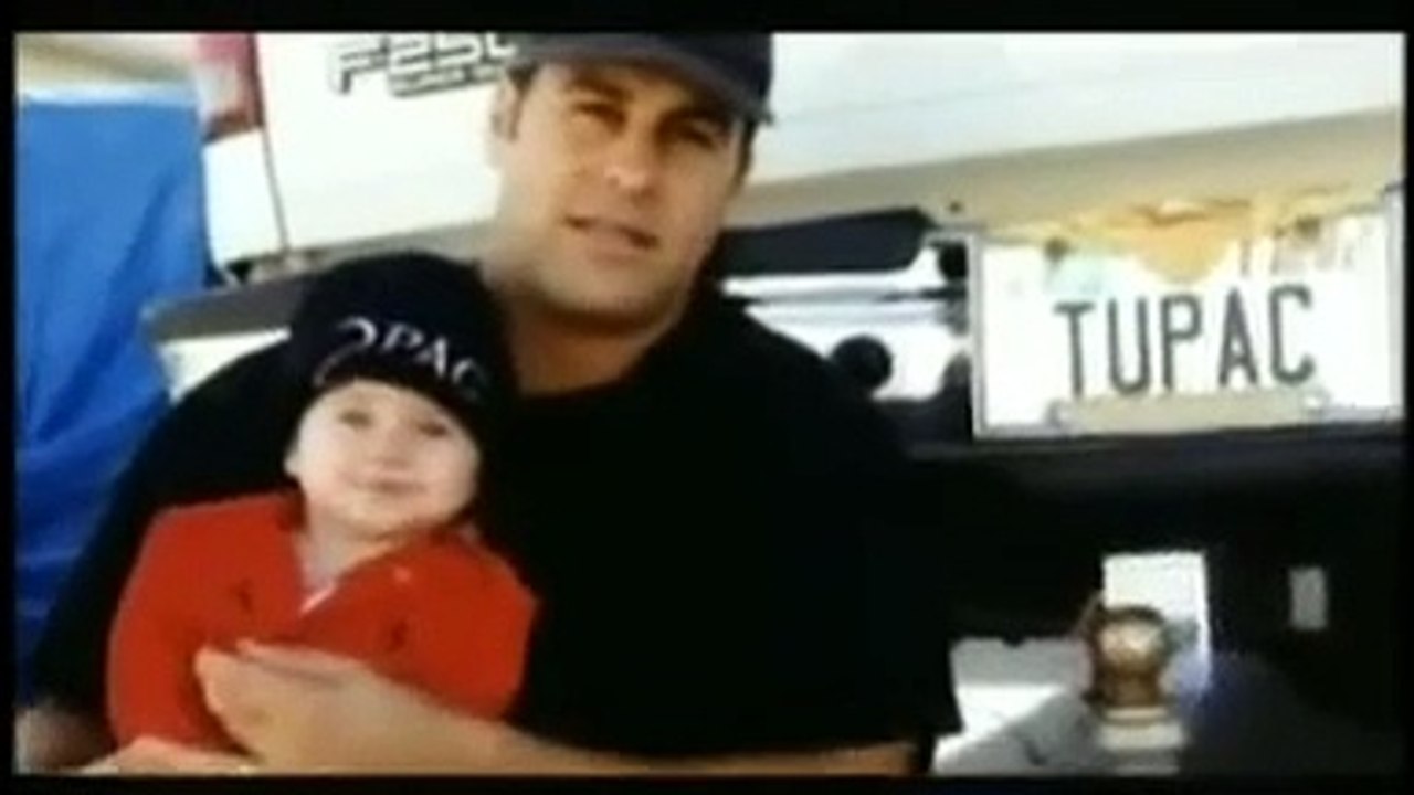 Tupac: Resurrection Bande-annonce (EN)