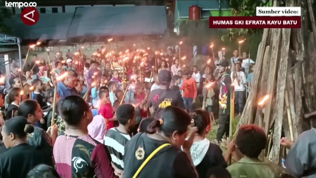 Umat Kristiani Kota Jayapura Gelar Pawai Obor Paskah