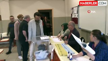 İlker Aksum, oy kullanırken pusulanın katlanmasının zor olduğunu belirtti