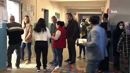 En çok seçmenin kayıtlı olduğu okulda, oy verme yoğunluğu havadan görüntülendi