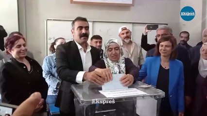 Diyarbakır’da DEM eş başkan adayı oyunu kullandı