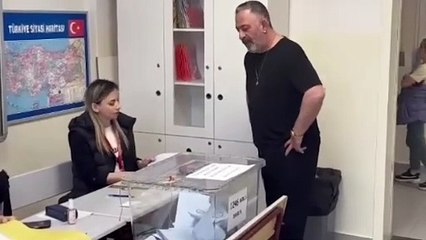 Ünlü komedyen Cem Yılmaz oyunu kullandı