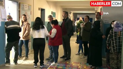 En çok seçmenin kayıtlı olduğu okulda, oy verme yoğunluğu böyle görüntülendi