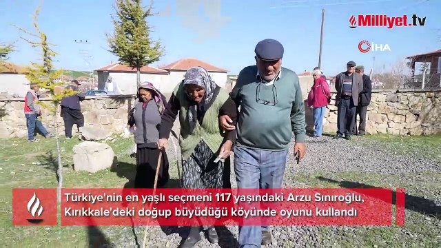 Türkiye'nin en yaşlı seçmeni 117 yaşındaki Arzu Nine oyunu kullandı