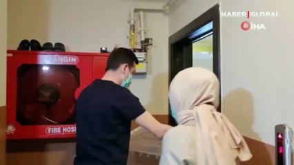 Dünyanın en uzun boylu kadını oyunu kullandı